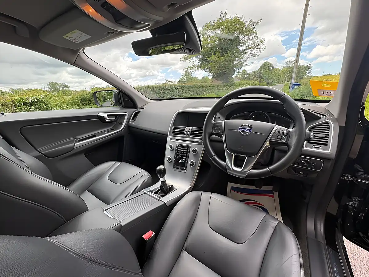 Used 2017 Volvo XC60 Se Lux Nav Black - Interior and Exterior details 12