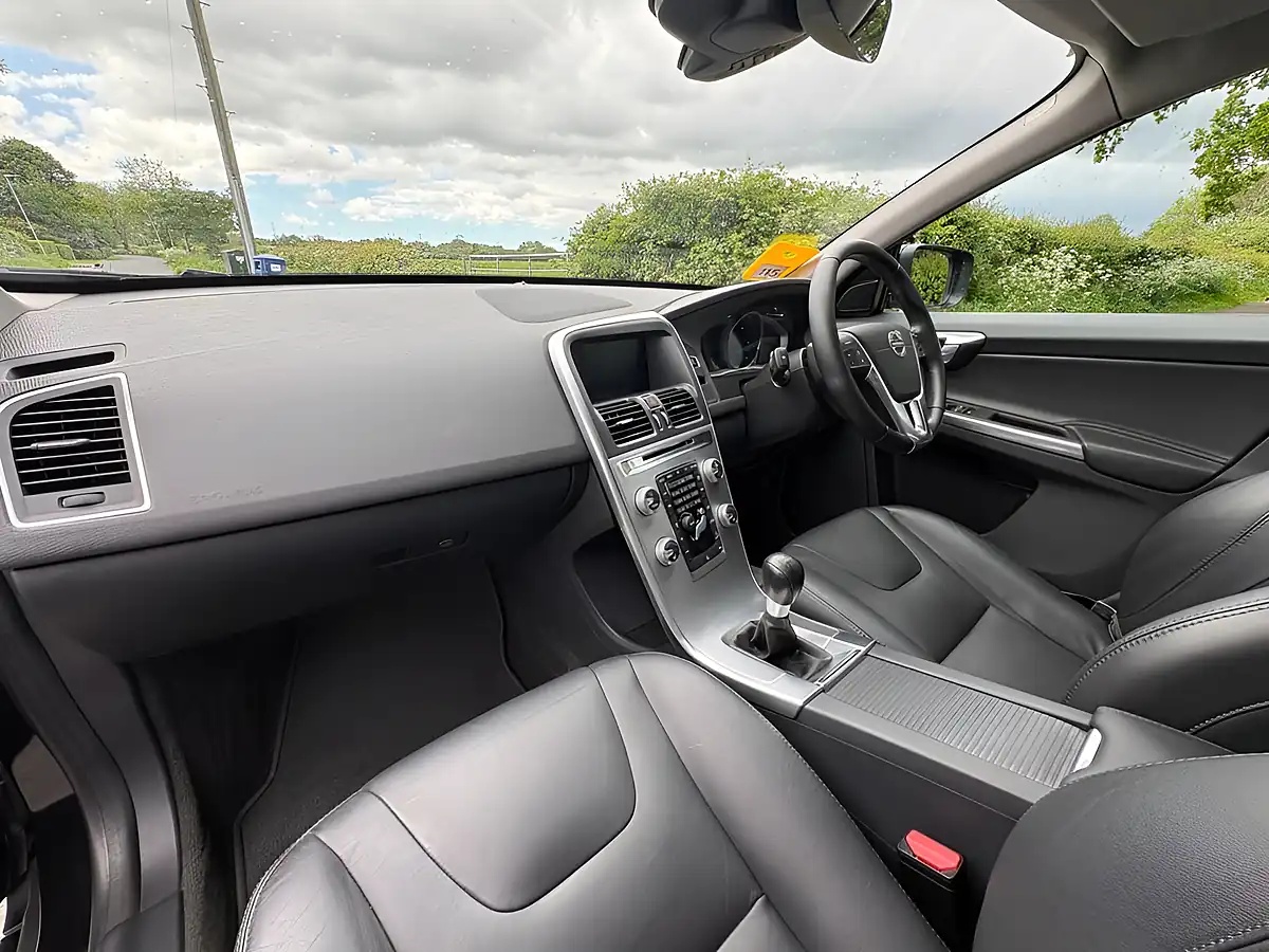 Used 2017 Volvo XC60 Se Lux Nav Black - Interior and Exterior details 15