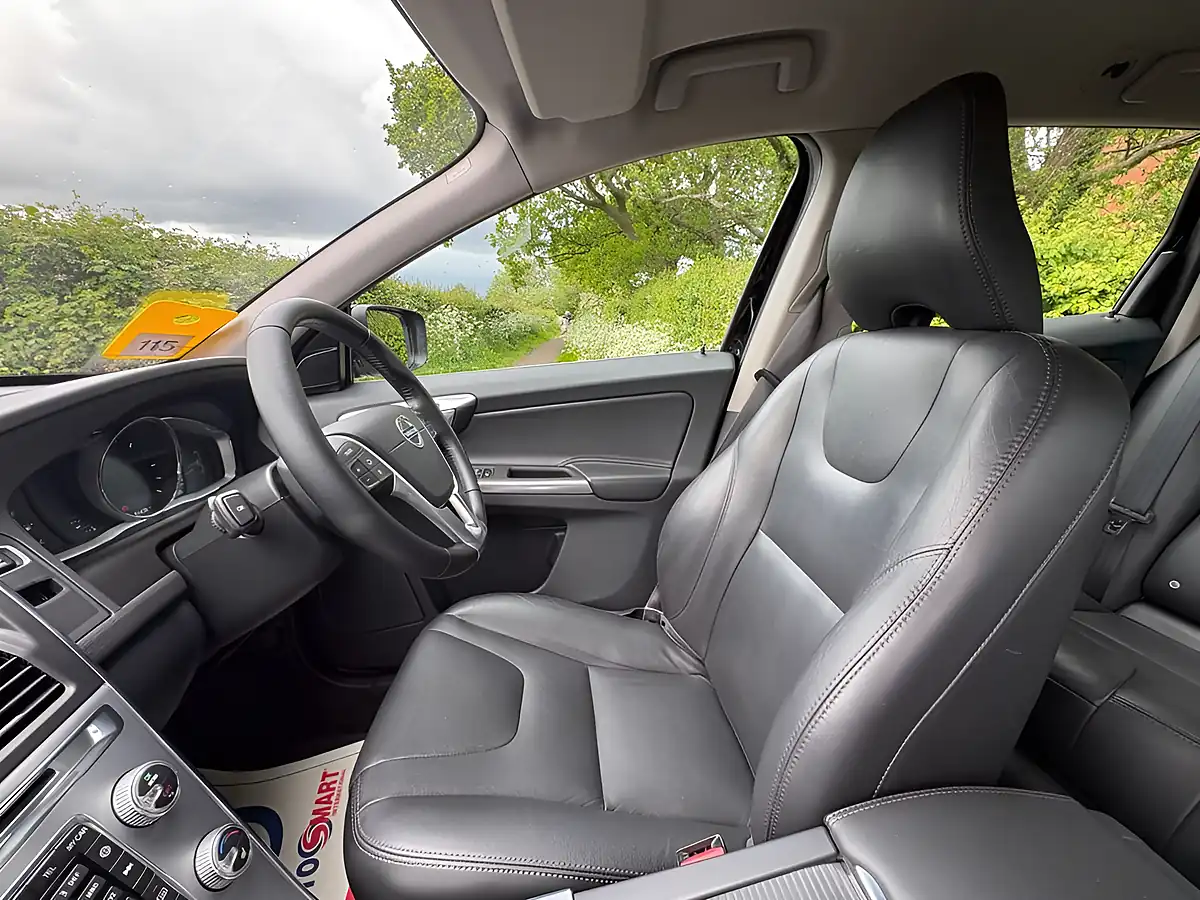 Used 2017 Volvo XC60 Se Lux Nav Black - Interior and Exterior details 16