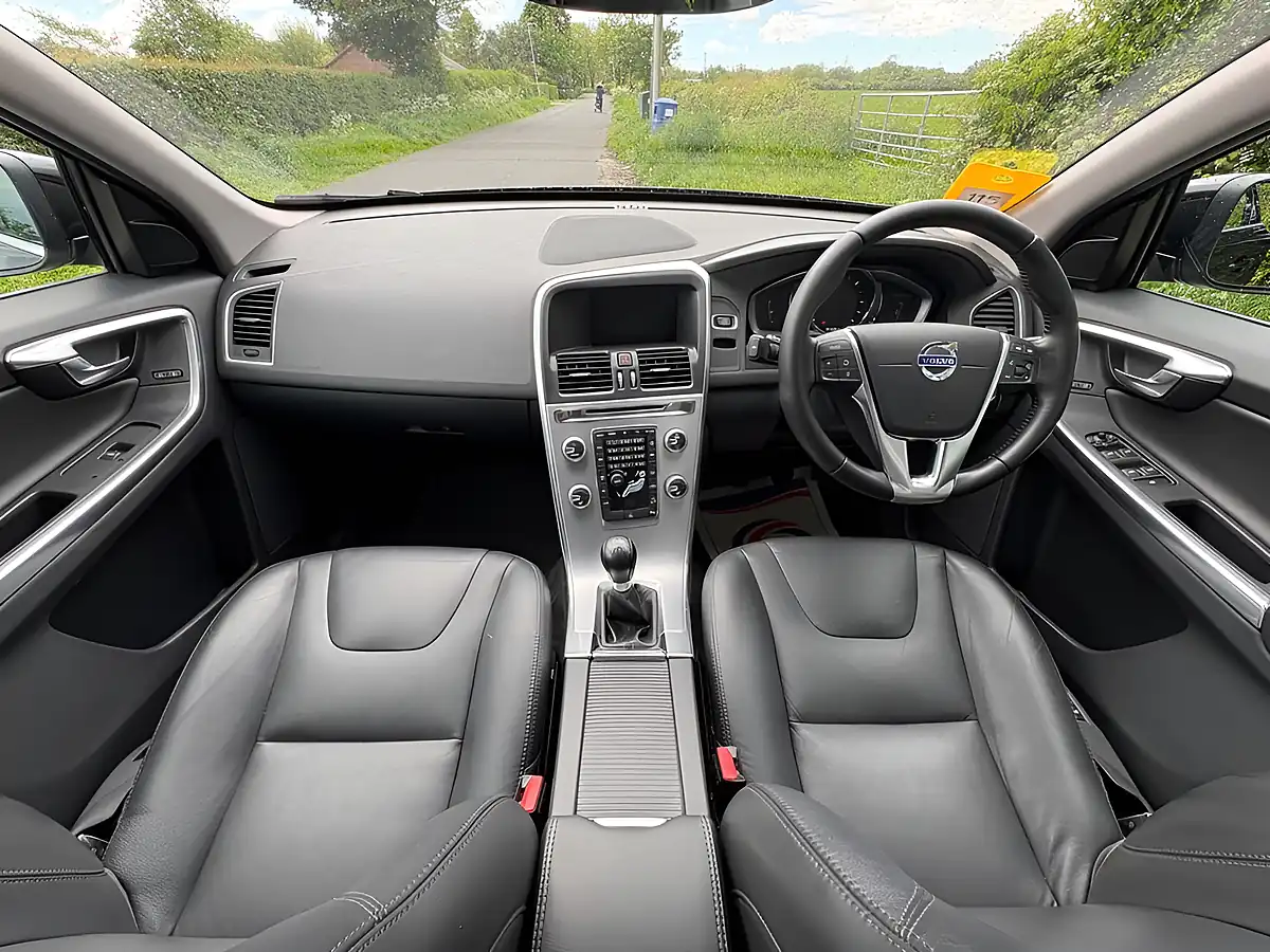 Used 2017 Volvo XC60 Se Lux Nav Black - Interior and Exterior details 17
