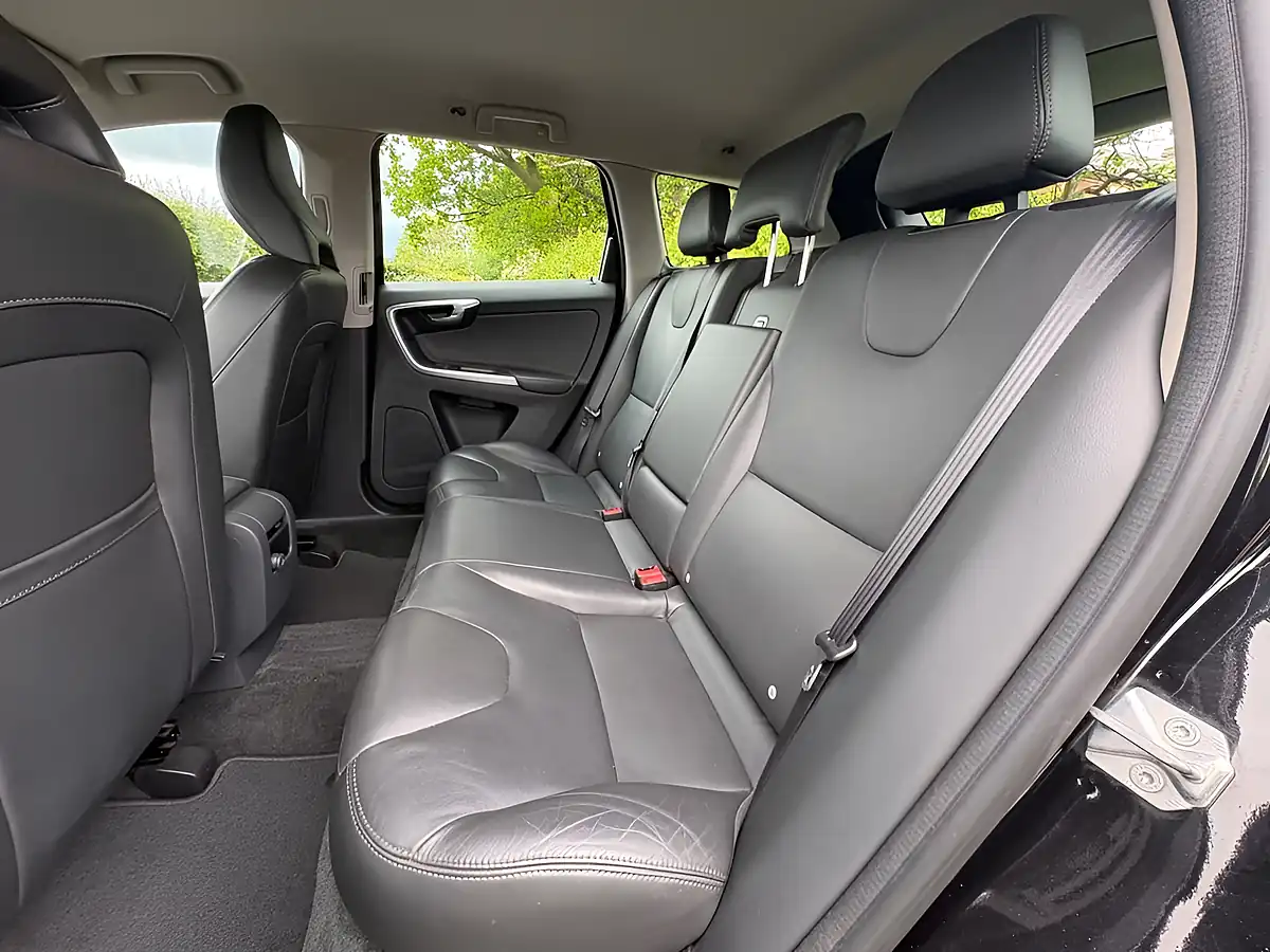 Used 2017 Volvo XC60 Se Lux Nav Black - Interior and Exterior details 20