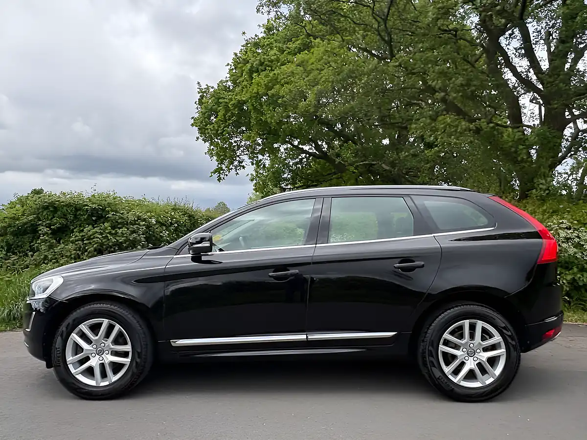 Used 2017 Volvo XC60 Se Lux Nav Black - Interior and Exterior details 4