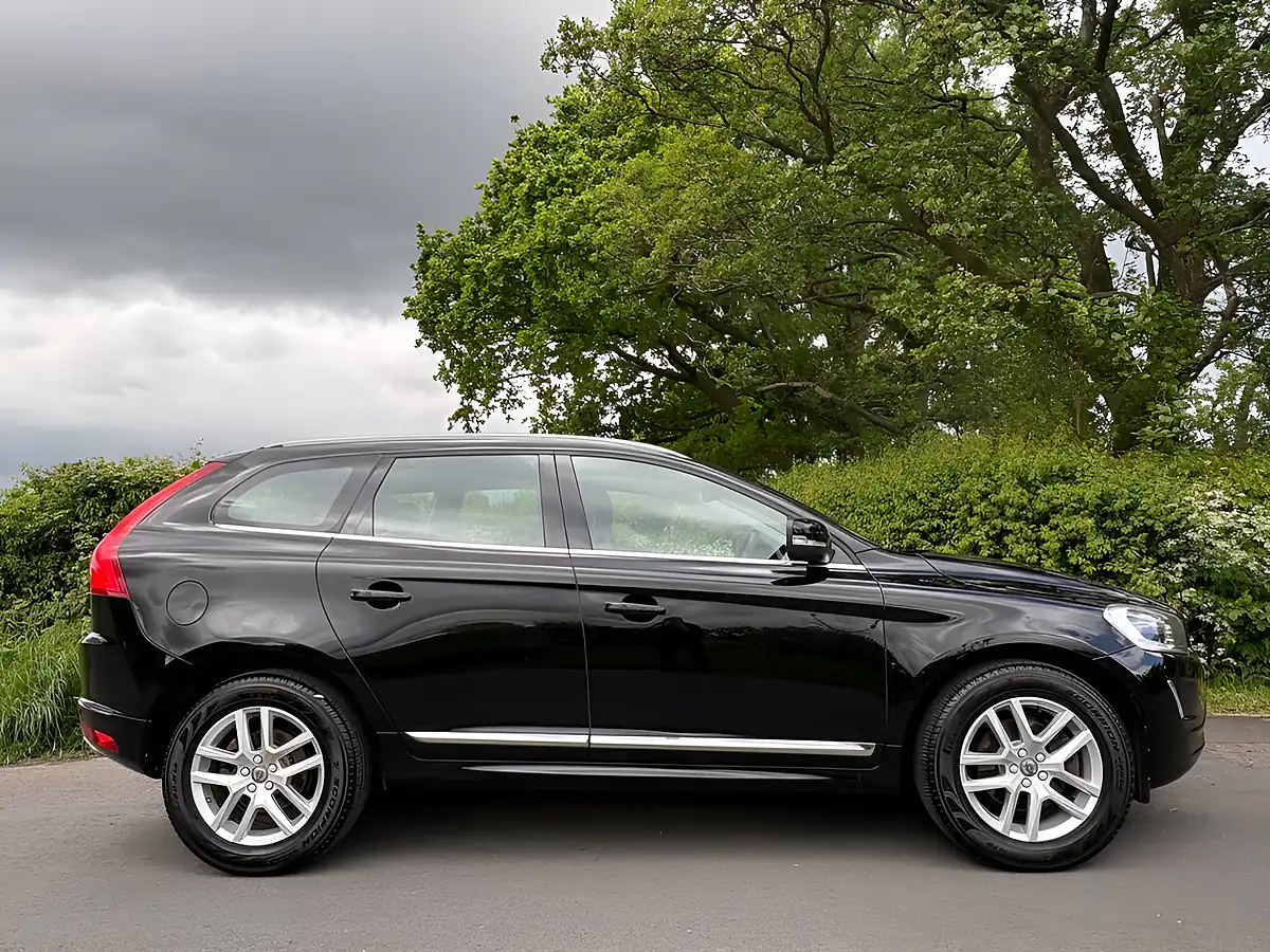 Used 2017 Volvo XC60 Se Lux Nav Black - Interior and Exterior details 5