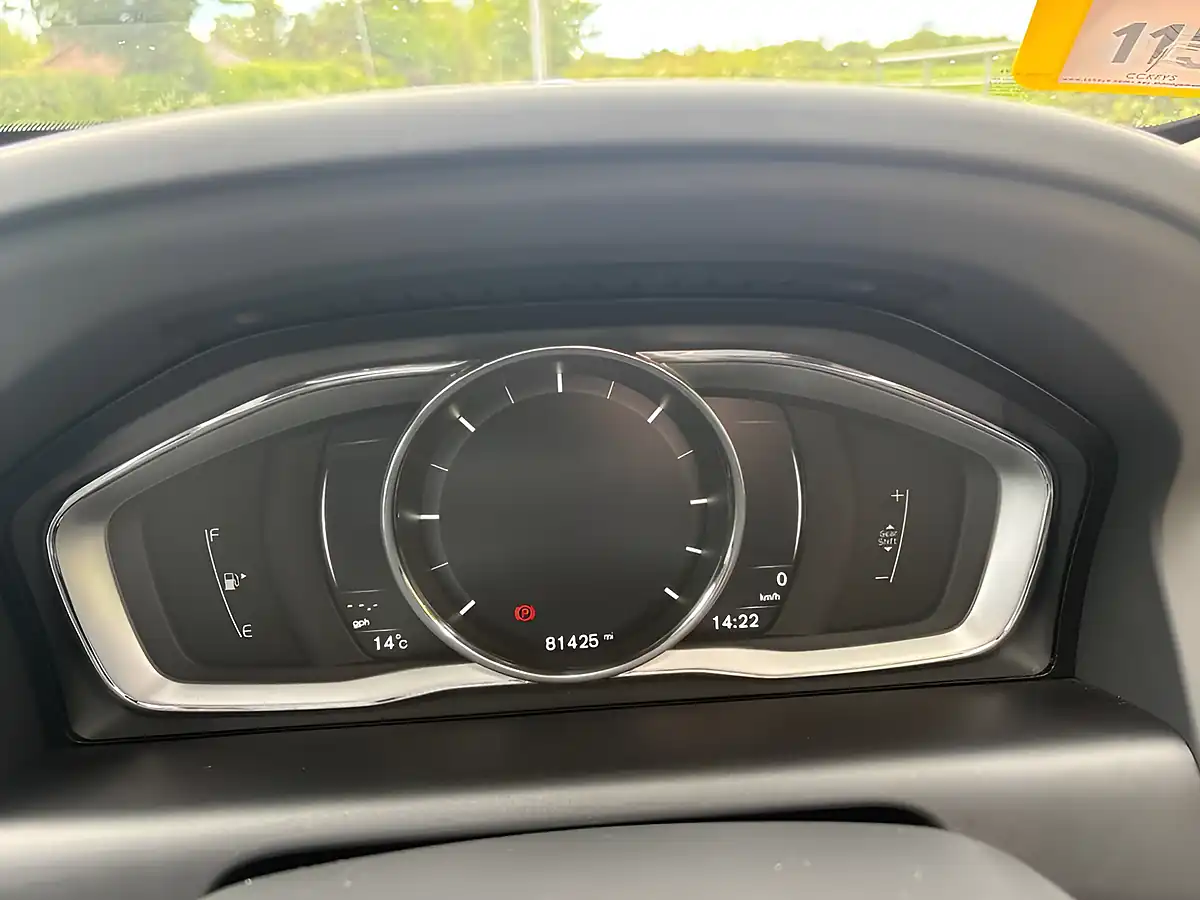 Used 2017 Volvo XC60 Se Lux Nav Black - Interior and Exterior details 9