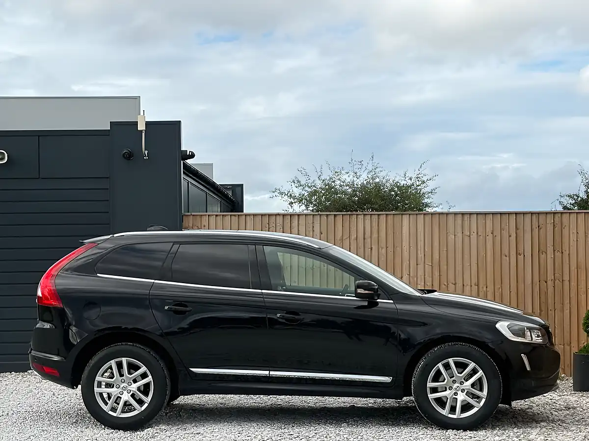 Used 2017 Volvo XC60 Se Lux Nav Black - Interior and Exterior details 10