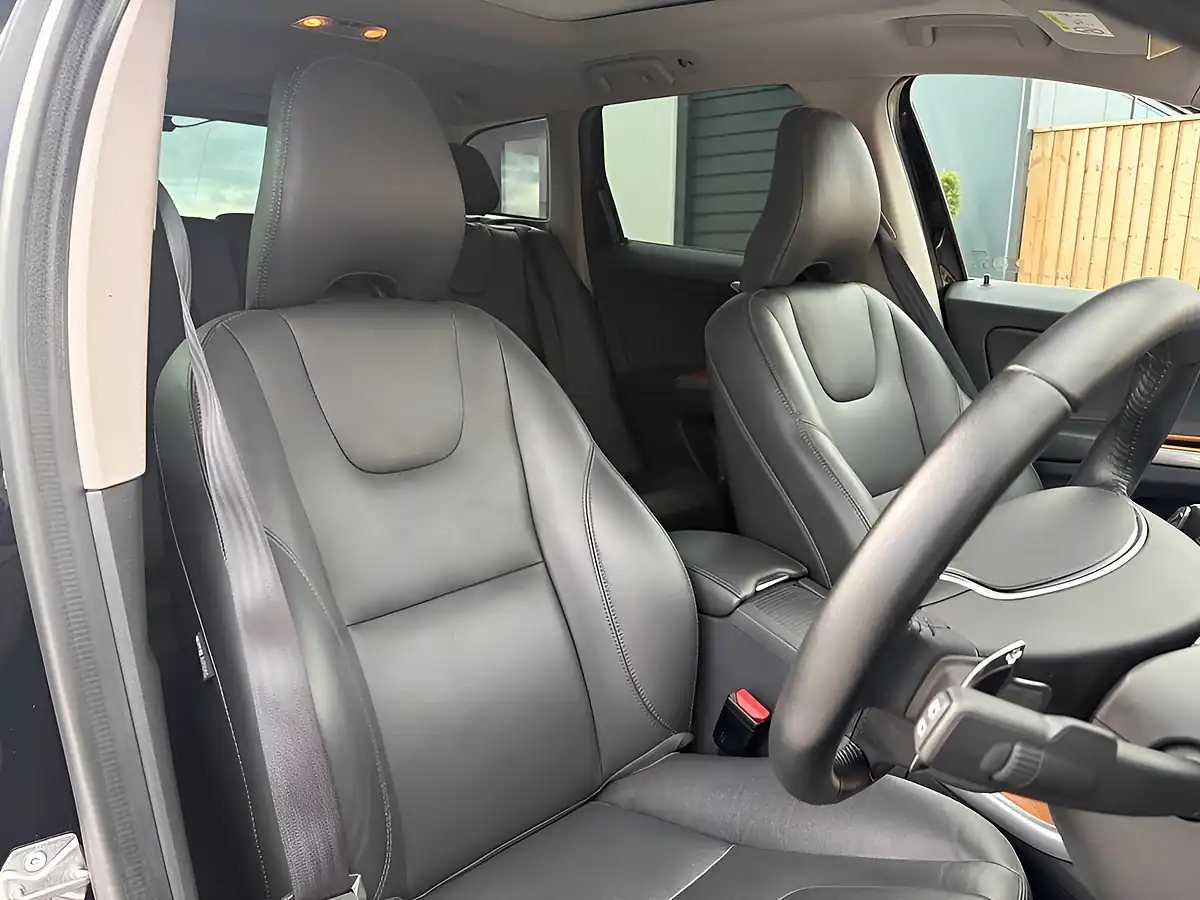 Used 2017 Volvo XC60 Se Lux Nav Black - Interior and Exterior details 13