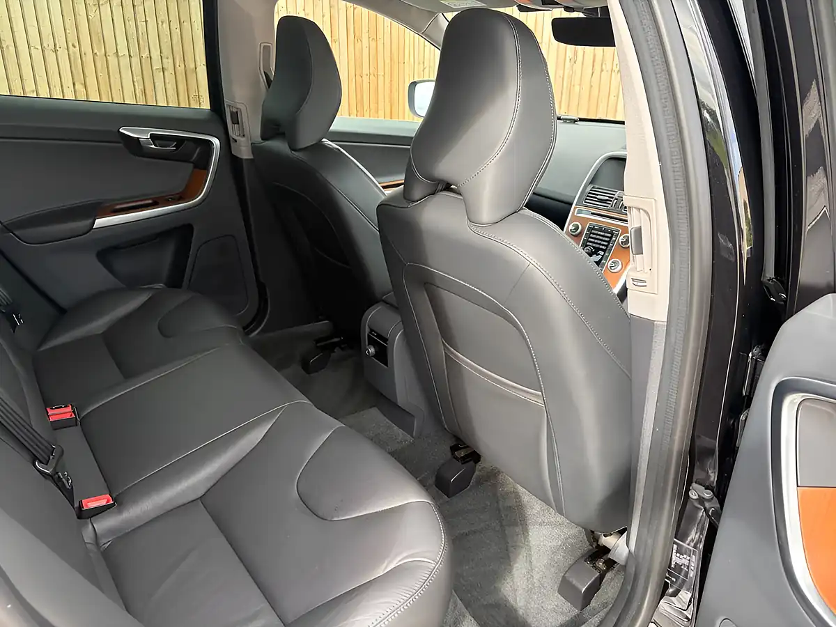 Used 2017 Volvo XC60 Se Lux Nav Black - Interior and Exterior details 16