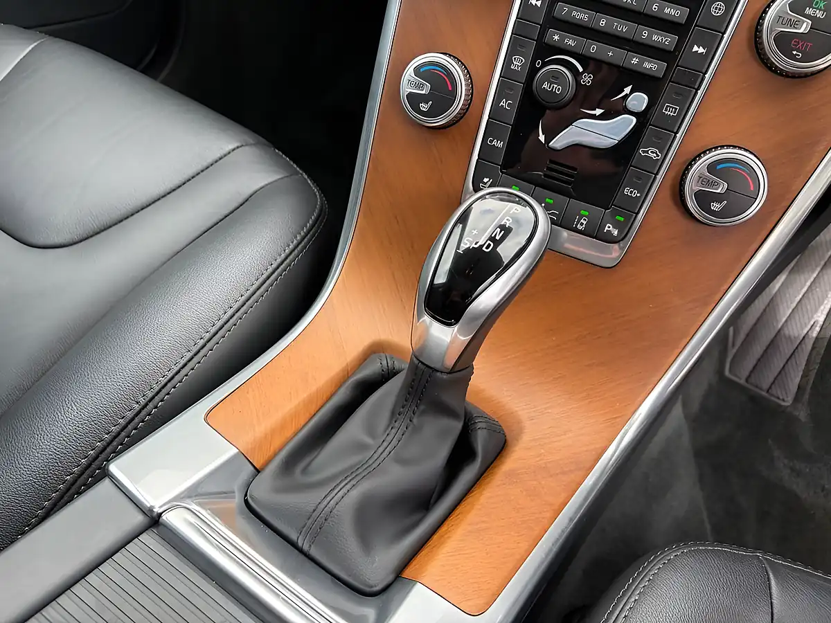 Used 2017 Volvo XC60 Se Lux Nav Black - Interior and Exterior details 18