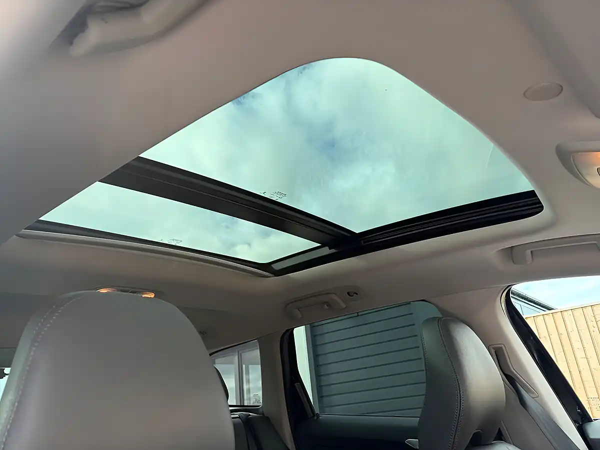Used 2017 Volvo XC60 Se Lux Nav Black - Interior and Exterior details 19