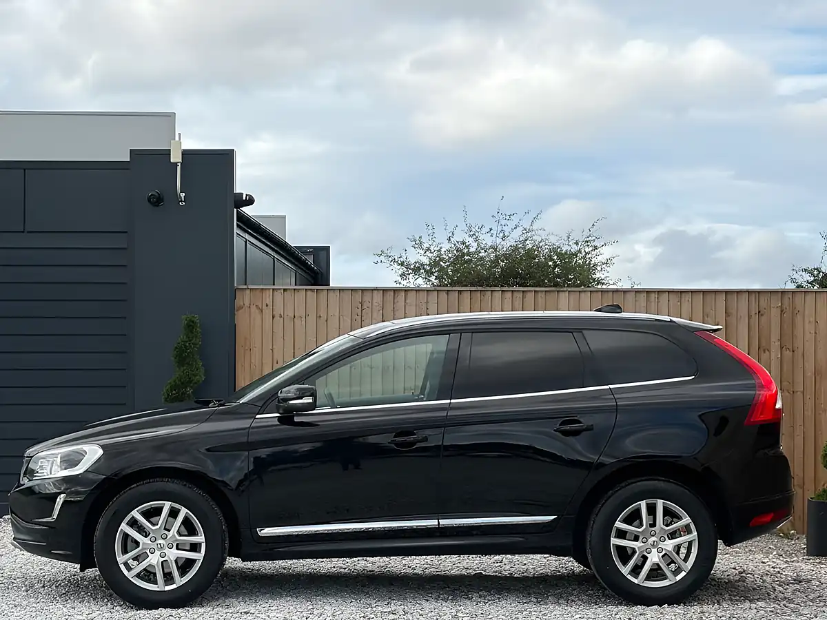 Used 2017 Volvo XC60 Se Lux Nav Black - Interior and Exterior details 4