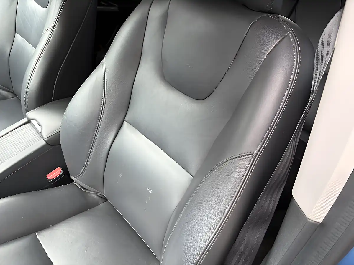 Used 2017 Volvo XC60 Se Lux Nav Blue - Interior and Exterior details 12