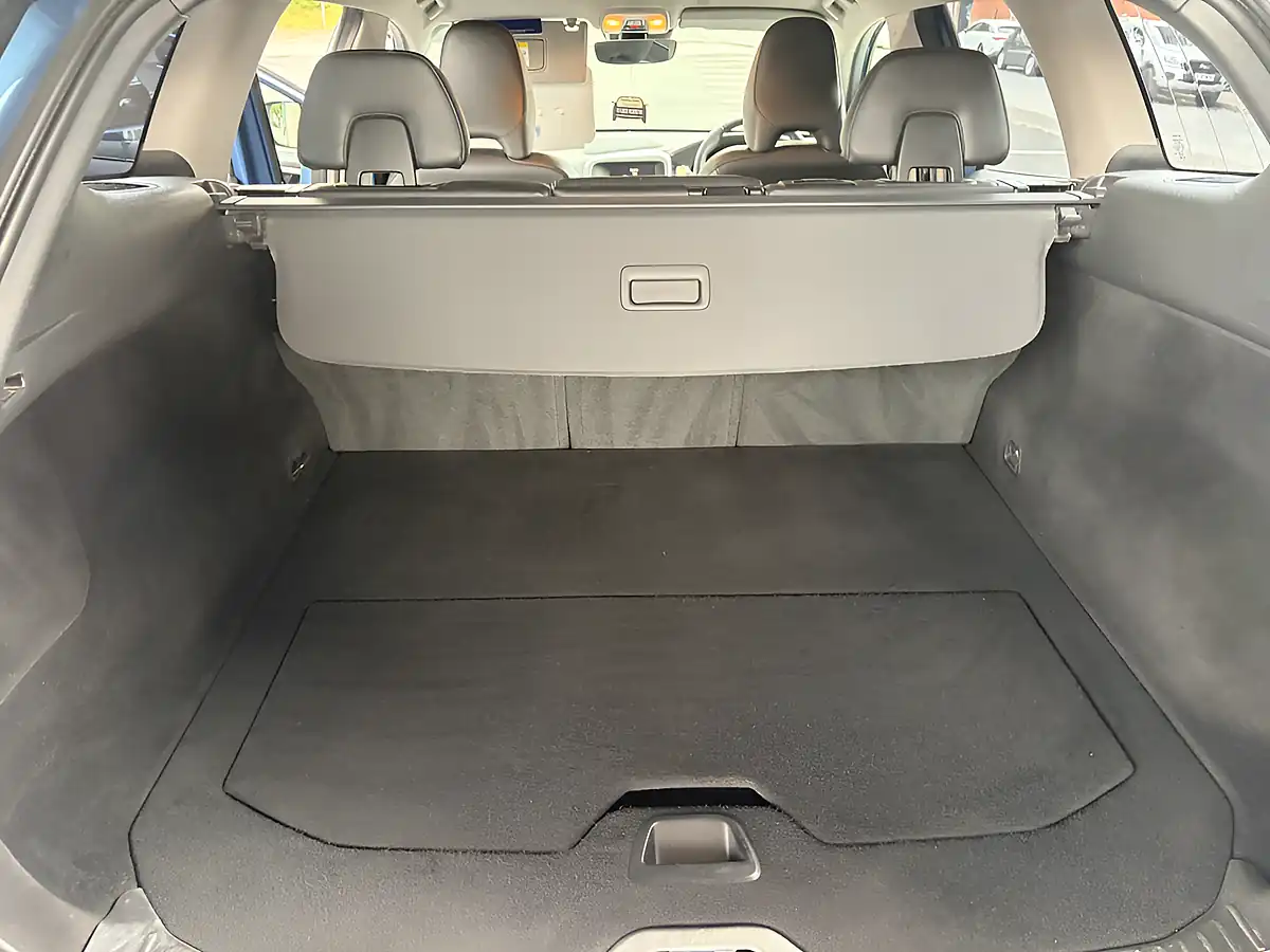 Used 2017 Volvo XC60 Se Lux Nav Blue - Interior and Exterior details 13