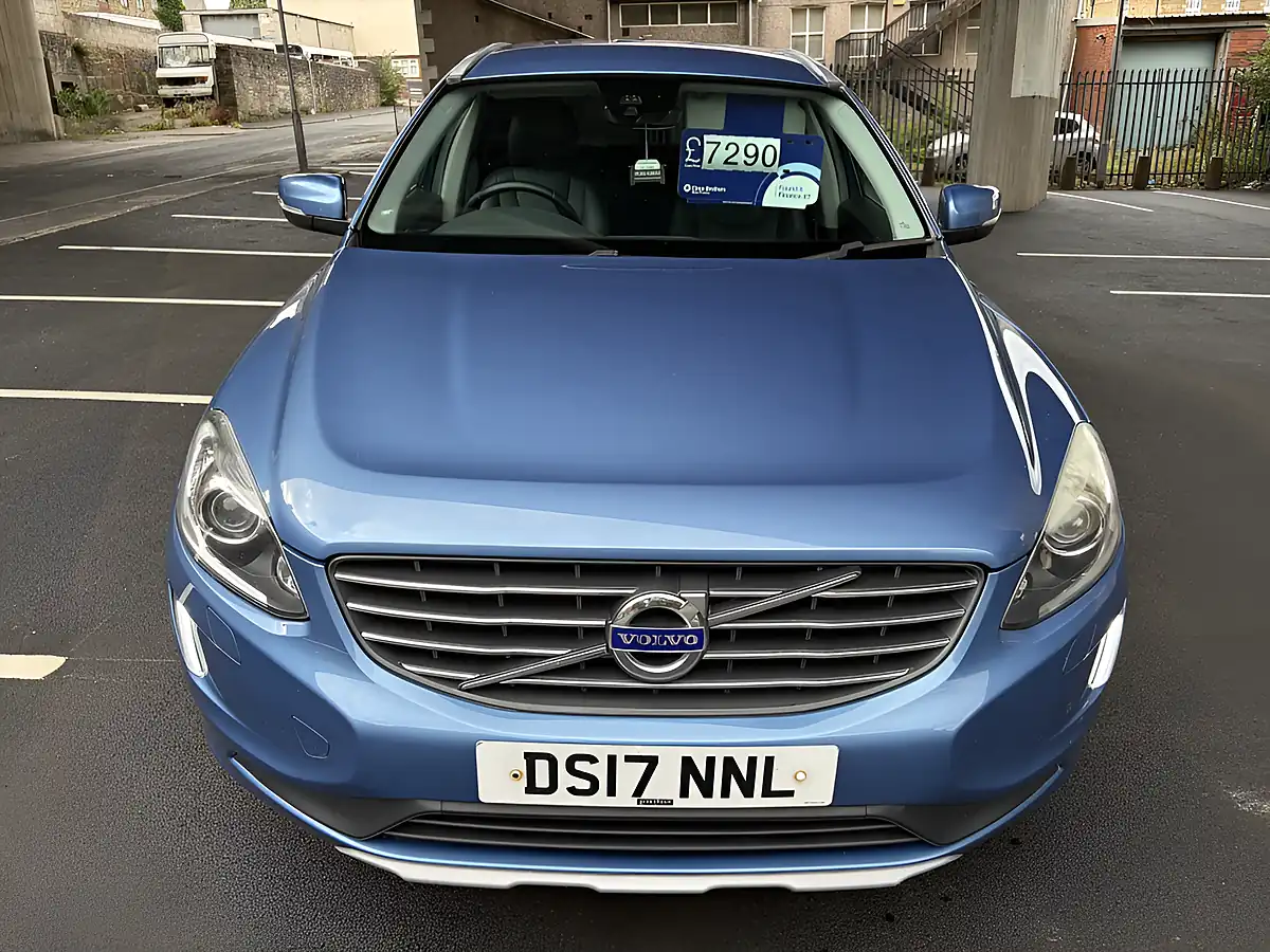 Used 2017 Volvo XC60 Se Lux Nav Blue - Interior and Exterior details 3