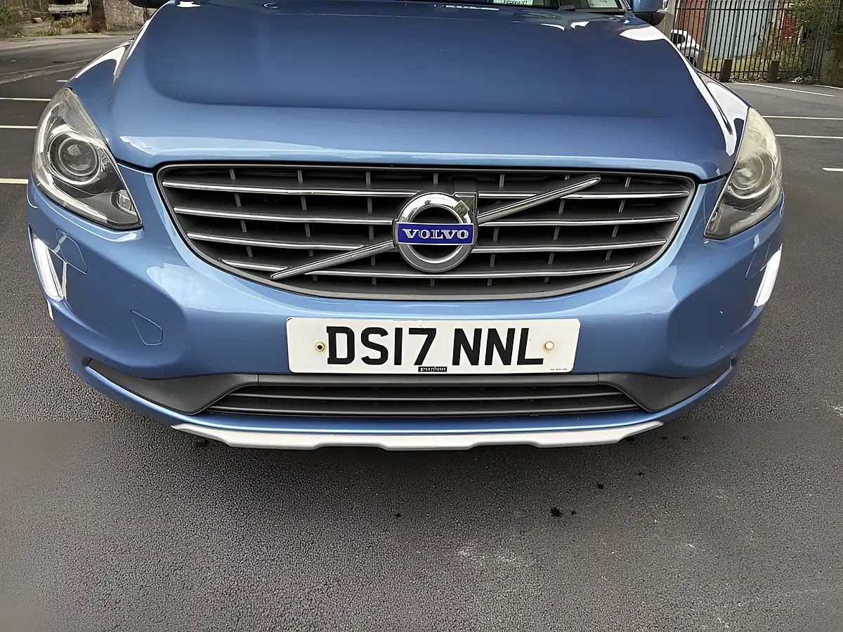 Used 2017 Volvo XC60 Se Lux Nav Blue - Interior and Exterior details 4