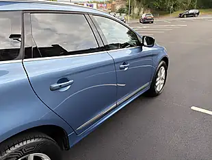 Used 2017 Volvo XC60 Se Lux Nav Blue - Interior and Exterior details 9