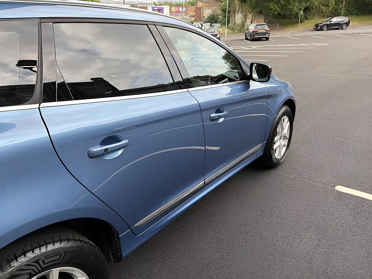 Used 2017 Volvo XC60 Se Lux Nav Blue - Interior and Exterior details 9