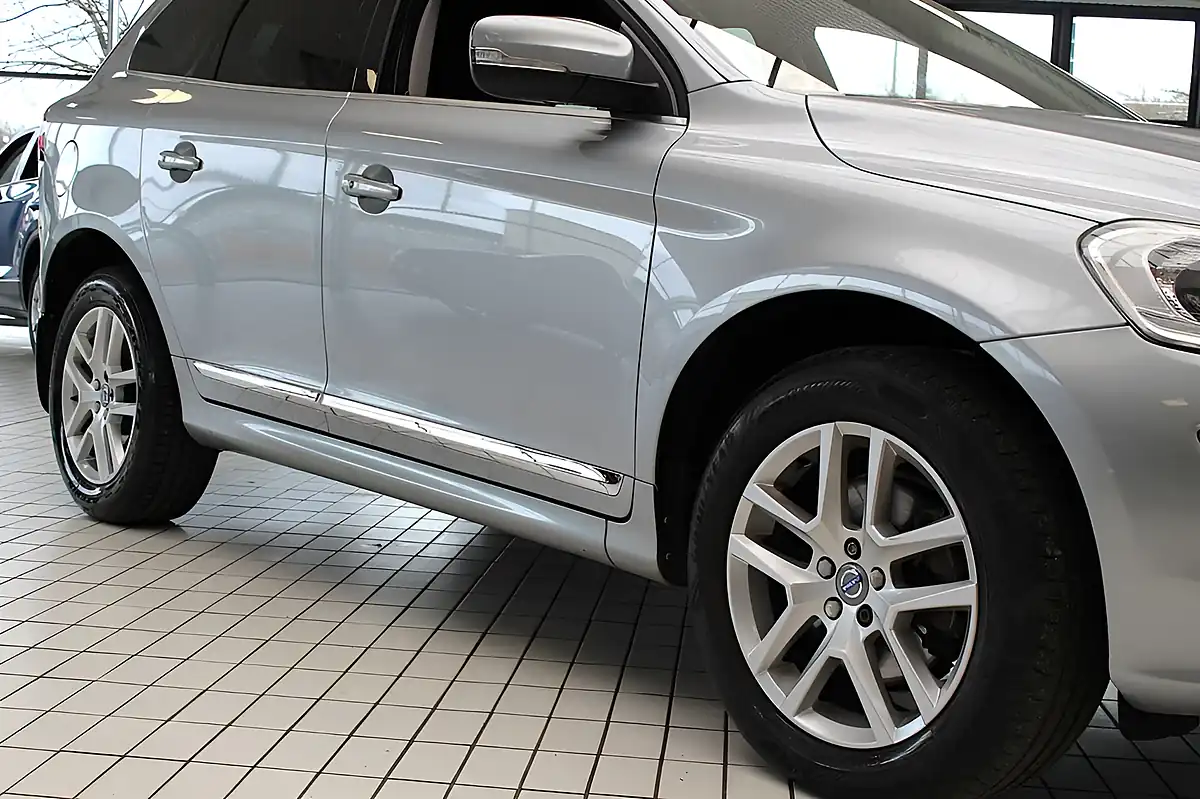 Used 2017 Volvo XC60 Se Lux Nav Electric Silver - Interior and Exterior details 11