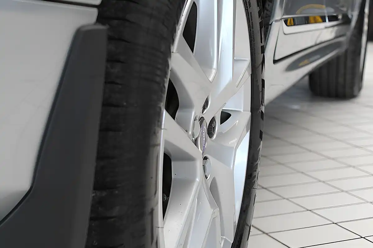 Used 2017 Volvo XC60 Se Lux Nav Electric Silver - Interior and Exterior details 16