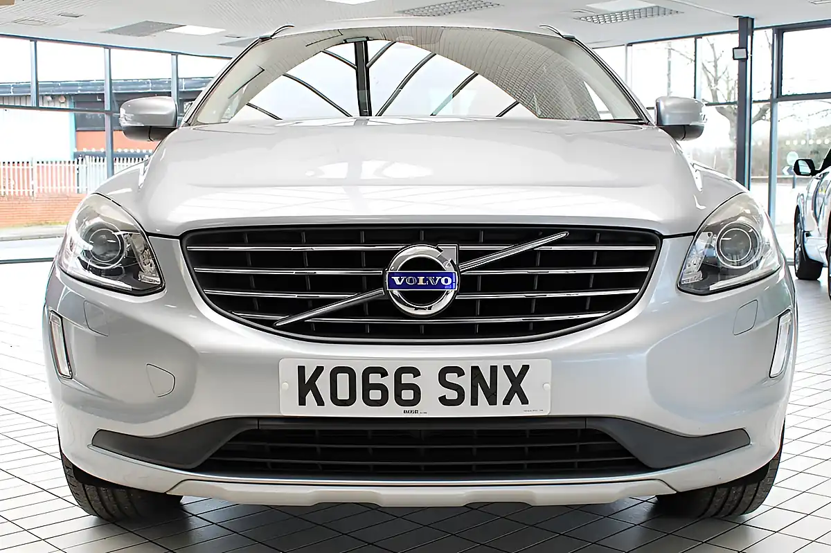 Used 2017 Volvo XC60 Se Lux Nav Electric Silver - Interior and Exterior details 8