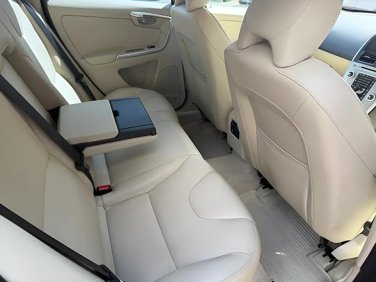 Used 2017 Volvo XC60 Se Lux Nav Flamenco Red - Interior and Exterior details 14