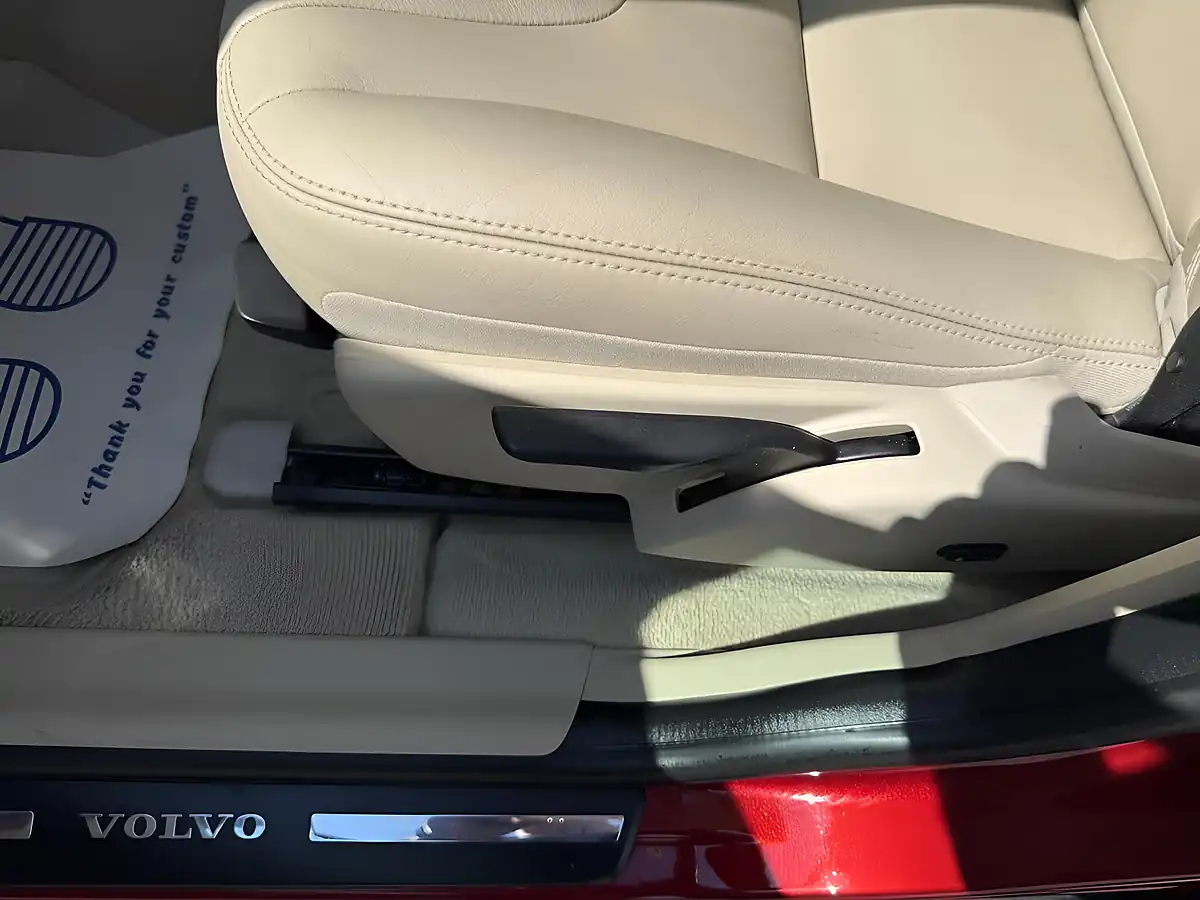 Used 2017 Volvo XC60 Se Lux Nav Flamenco Red - Interior and Exterior details 20