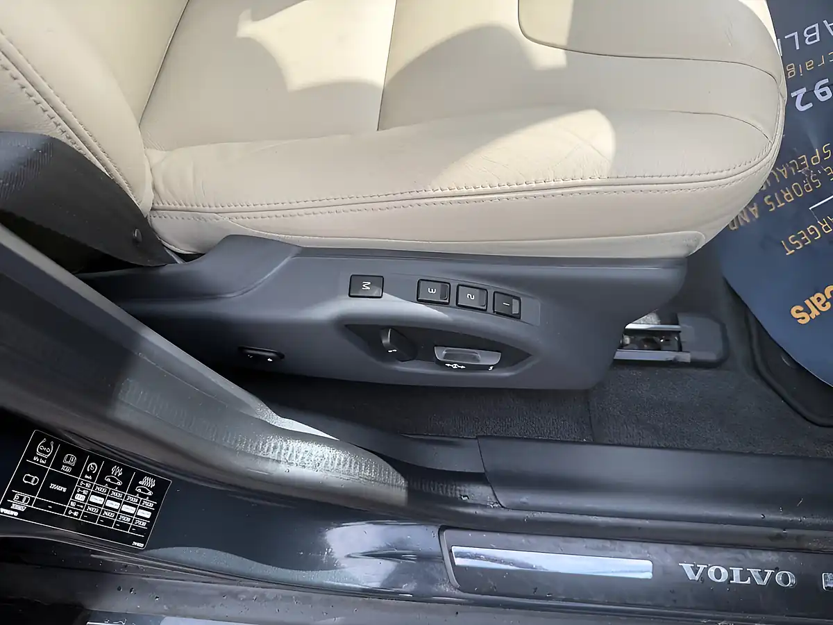 Used 2017 Volvo XC60 Se Lux Nav Savile Grey - Interior and Exterior details 9