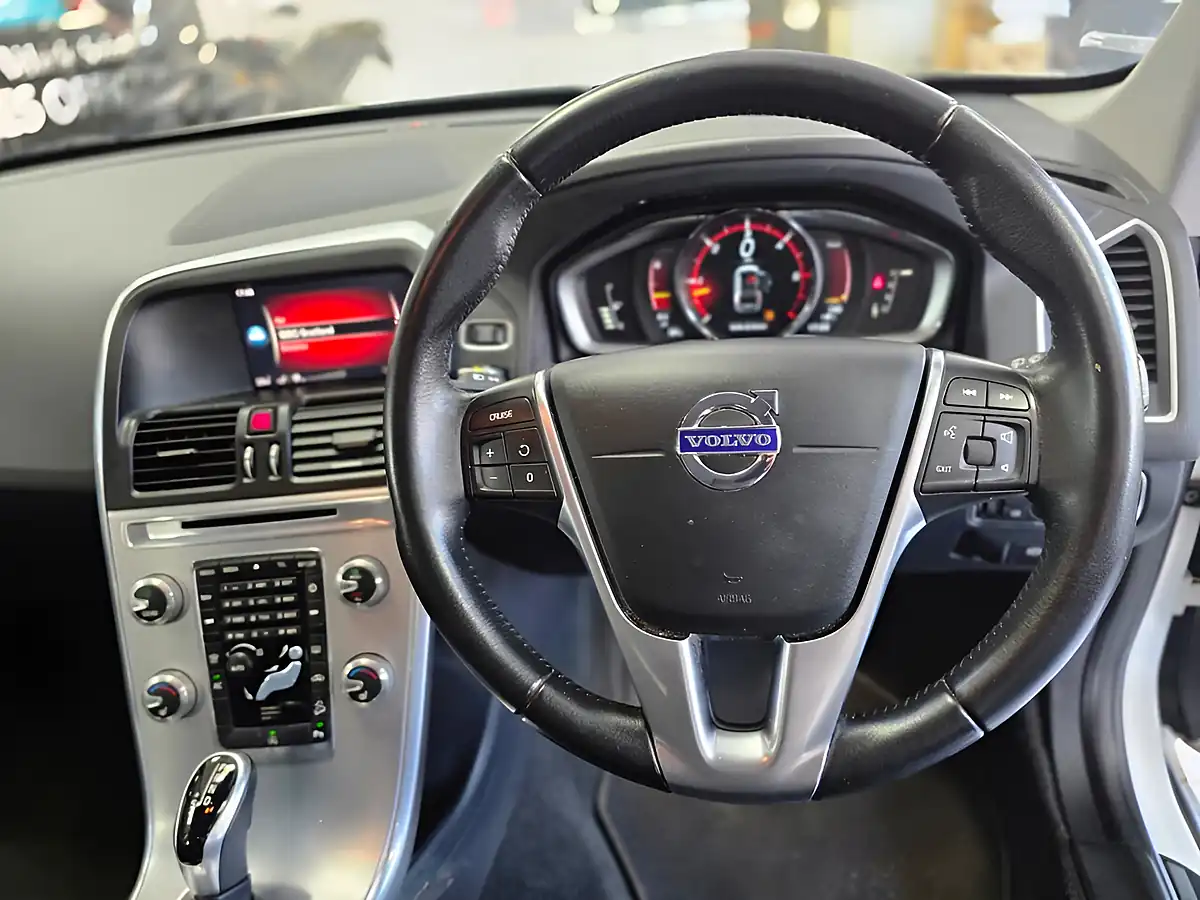 Used 2017 Volvo XC60 Se Lux Nav White - Interior and Exterior details 16