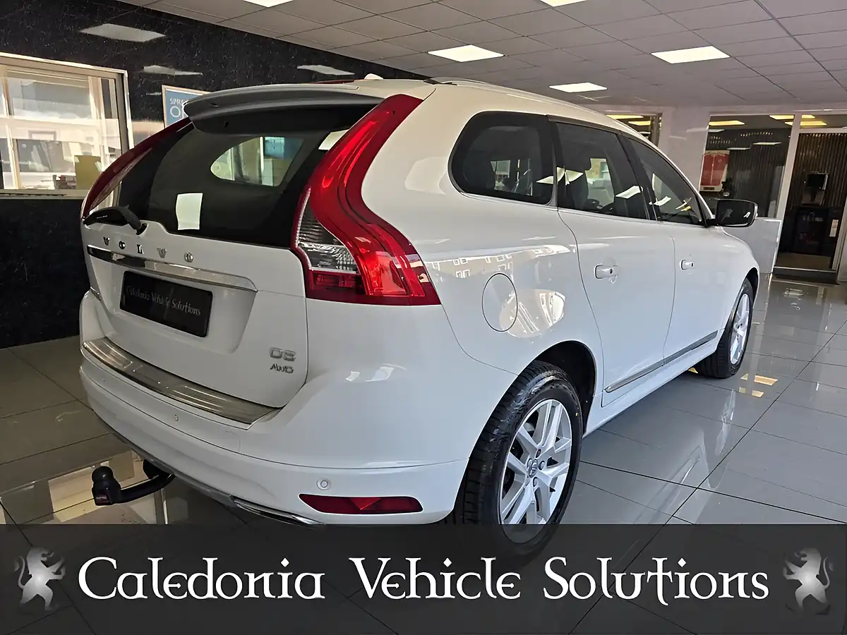 Used 2017 Volvo XC60 Se Lux Nav White - Interior and Exterior details 4