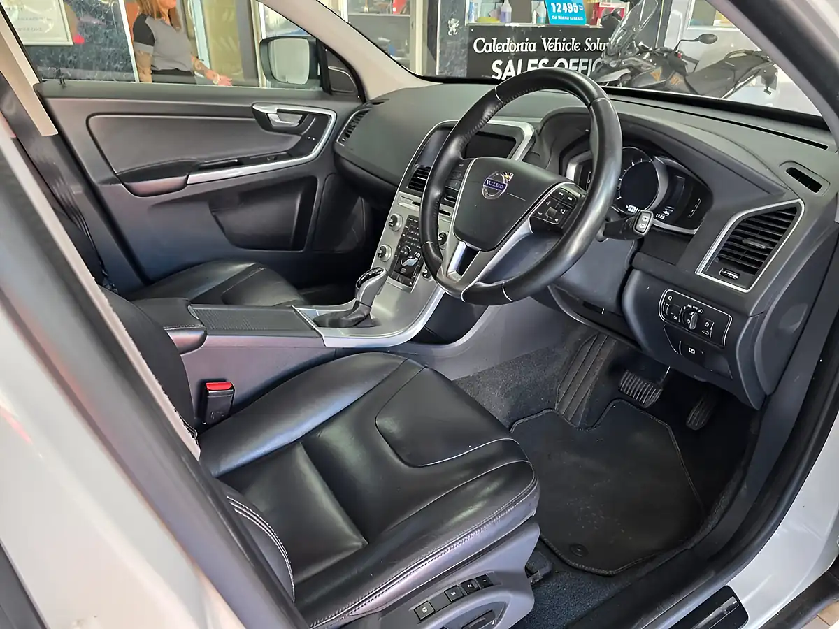 Used 2017 Volvo XC60 Se Lux Nav White - Interior and Exterior details 5