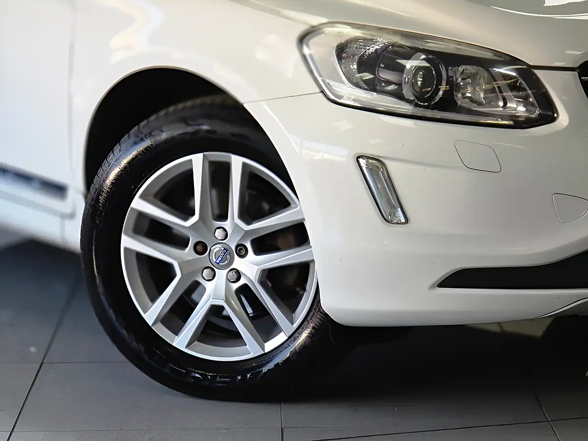 Used 2017 Volvo XC60 Se Lux Nav White - Interior and Exterior details 6