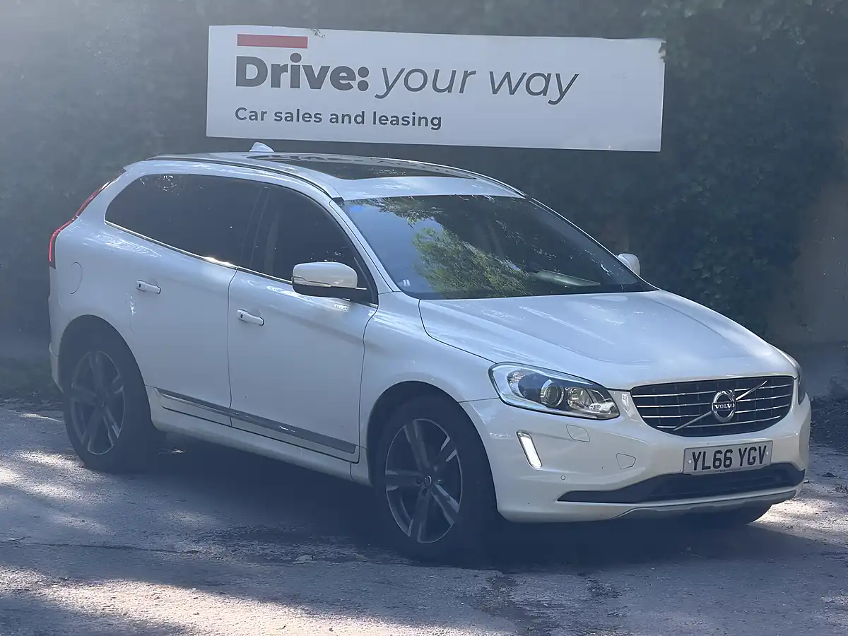 Used 2017 Volvo XC60 Se Lux Nav White - Front View