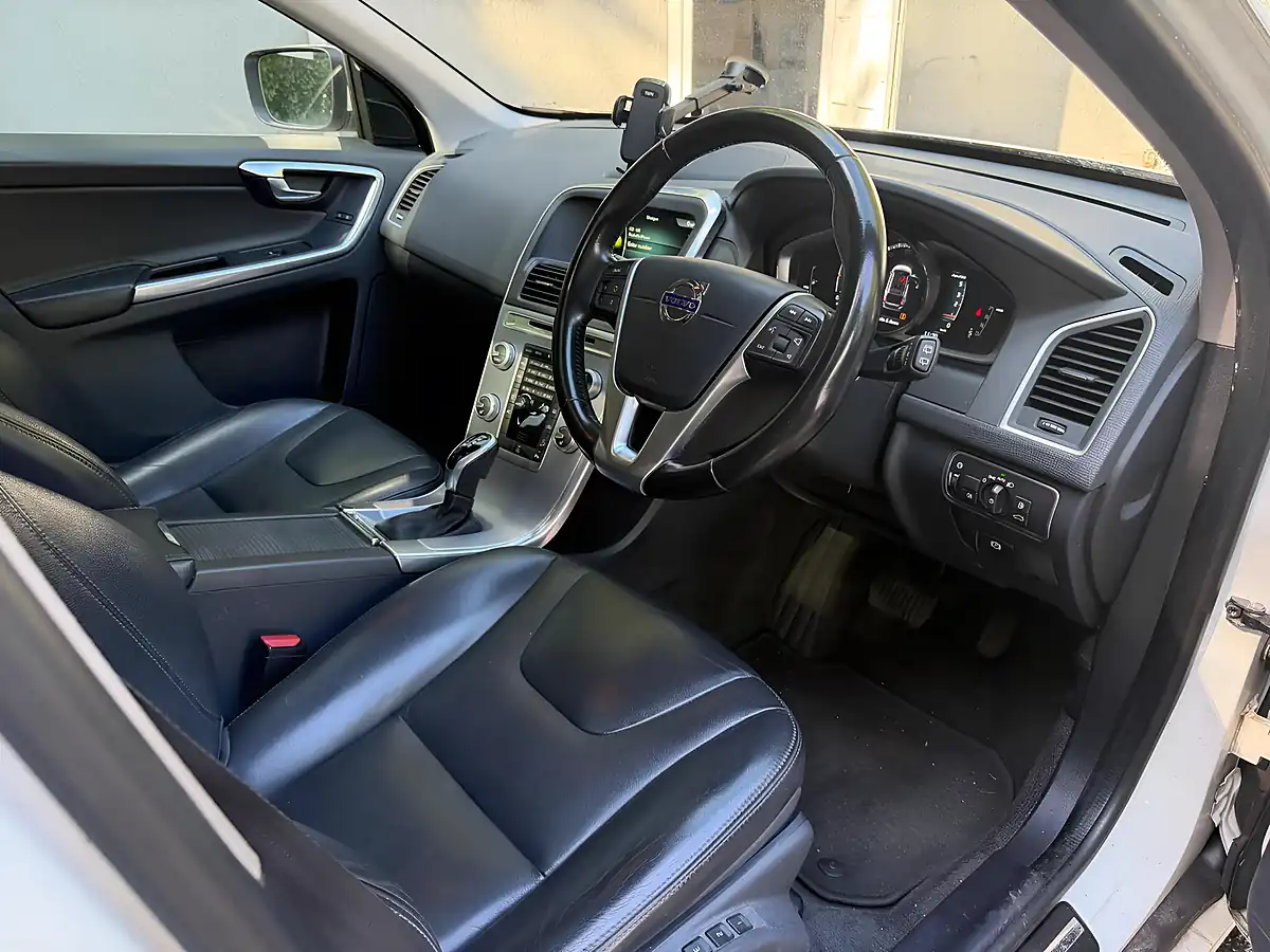 Used 2017 Volvo XC60 Se Lux Nav White - Interior and Exterior details 2