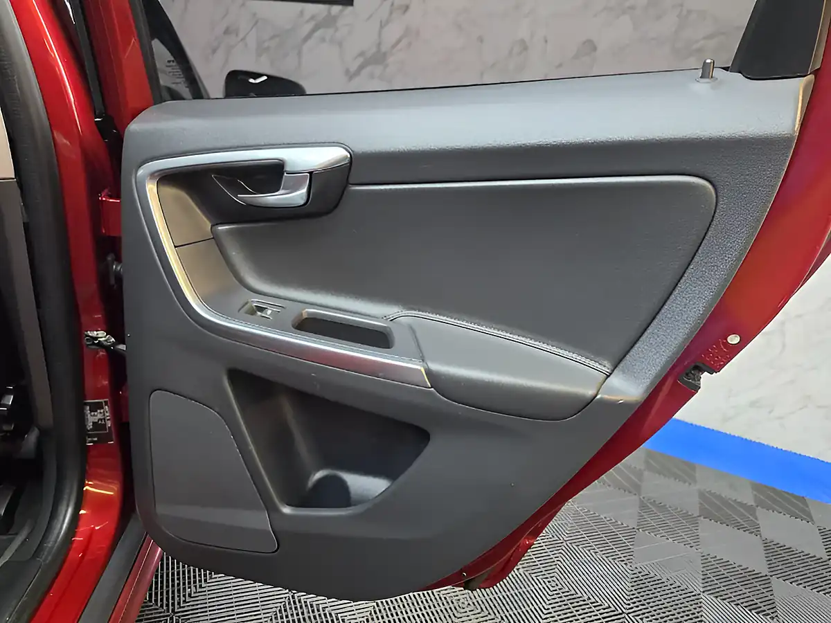 Used 2017 Volvo XC60 Se Nav Flamenco Red - Interior and Exterior details 17