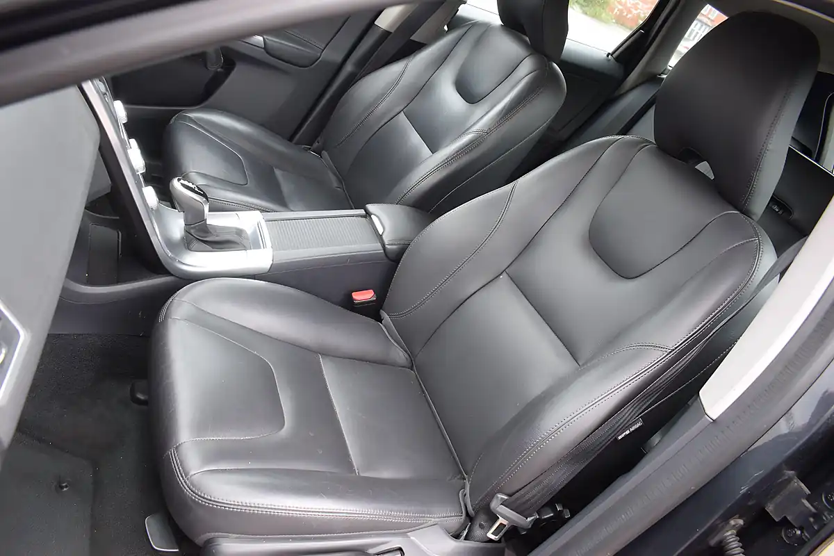 Used 2017 Volvo XC60 Se Nav Grey - Interior and Exterior details 13