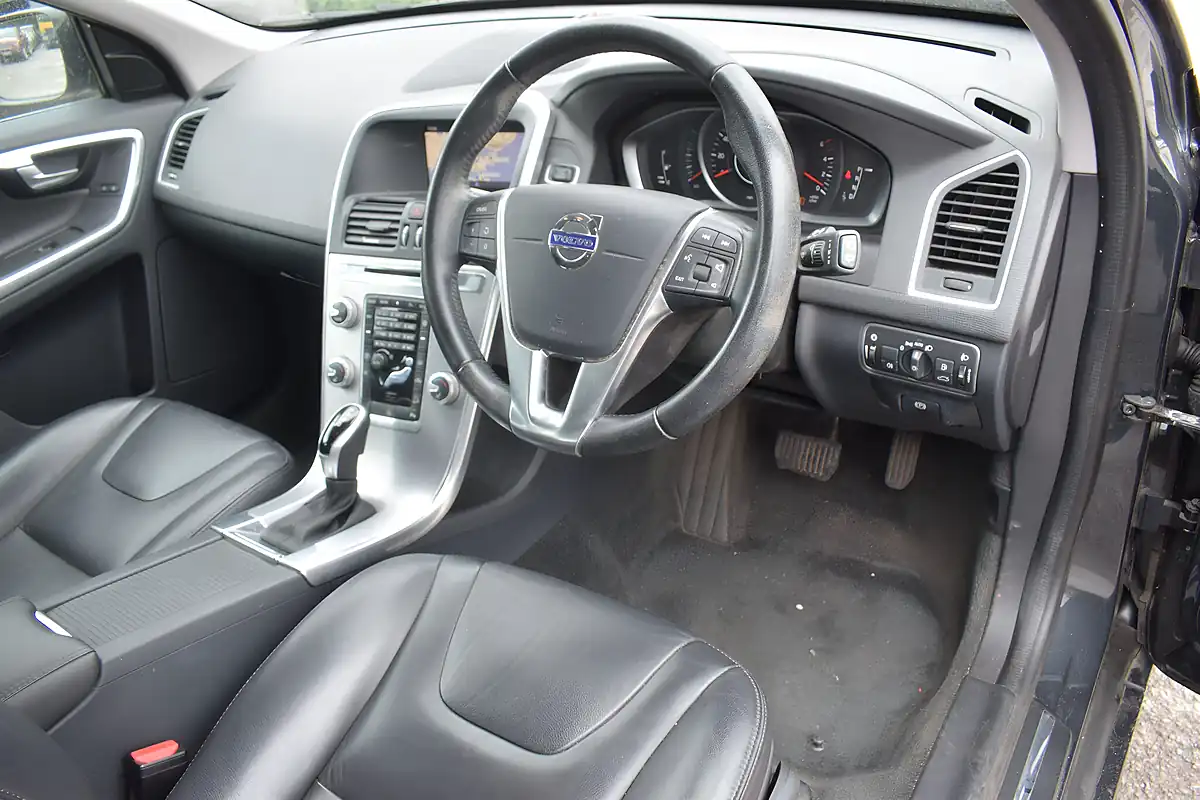 Used 2017 Volvo XC60 Se Nav Grey - Interior and Exterior details 3