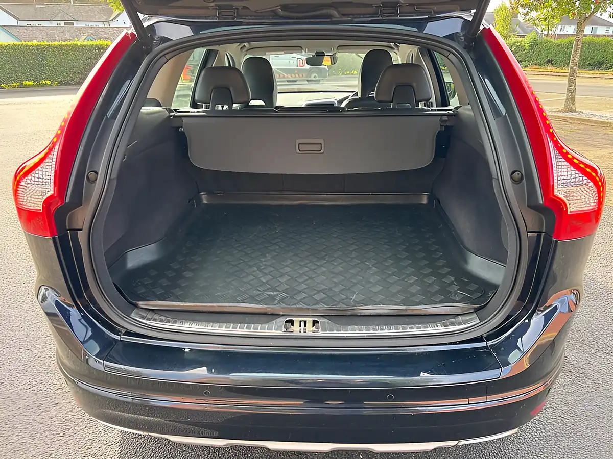 Used 2017 Volvo XC60 Se Nav Mediterranean Blue - Interior and Exterior details 10