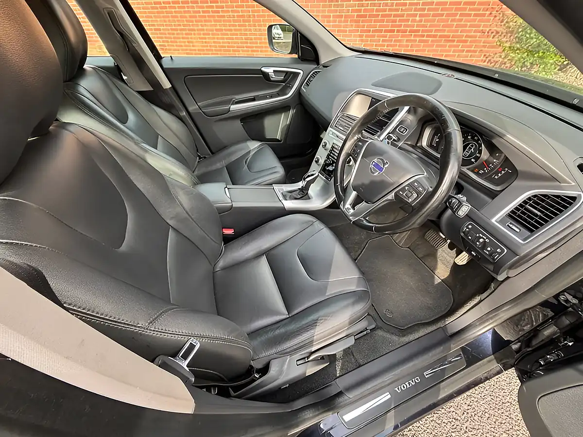 Used 2017 Volvo XC60 Se Nav Mediterranean Blue - Interior and Exterior details 12