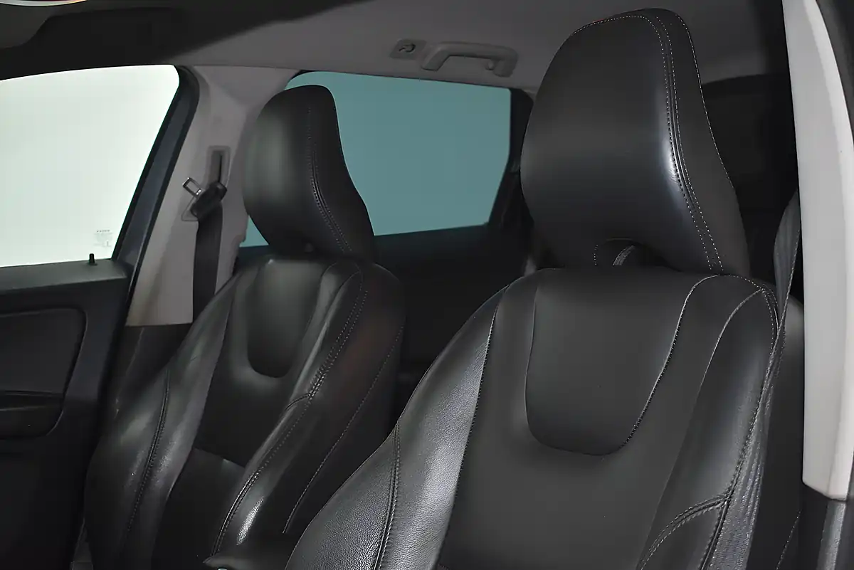 Used 2017 Volvo XC60 Se Nav Osmium Grey - Interior and Exterior details 10