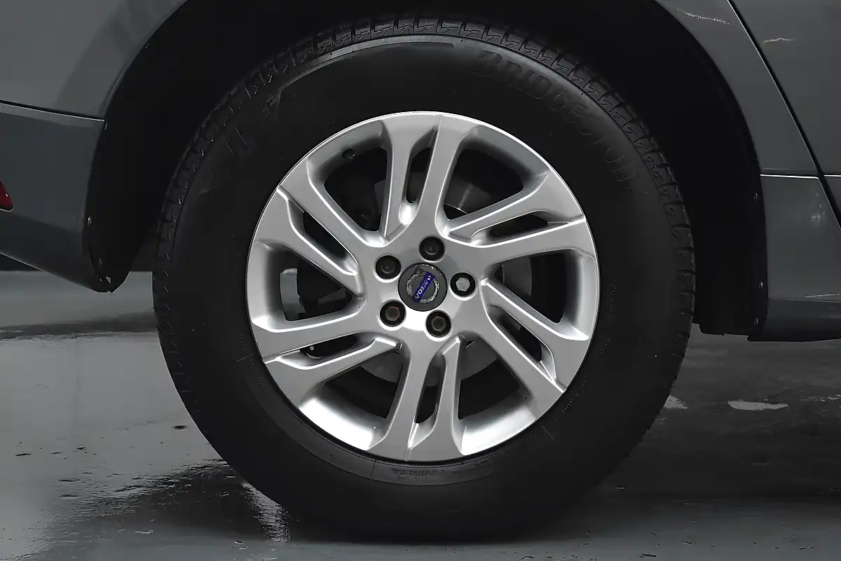 Used 2017 Volvo XC60 Se Nav Osmium Grey - Interior and Exterior details 15