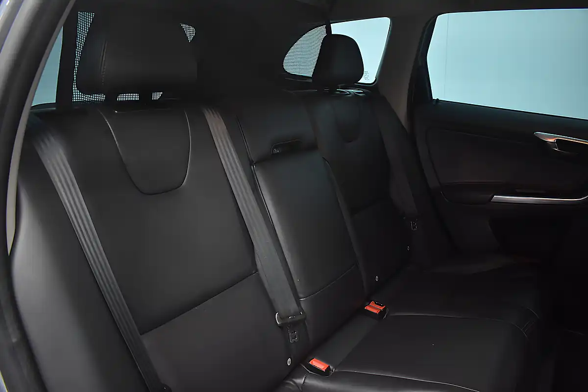 Used 2017 Volvo XC60 Se Nav Osmium Grey - Interior and Exterior details 18