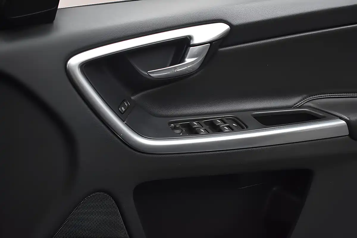Used 2017 Volvo XC60 Se Nav Osmium Grey - Interior and Exterior details 20