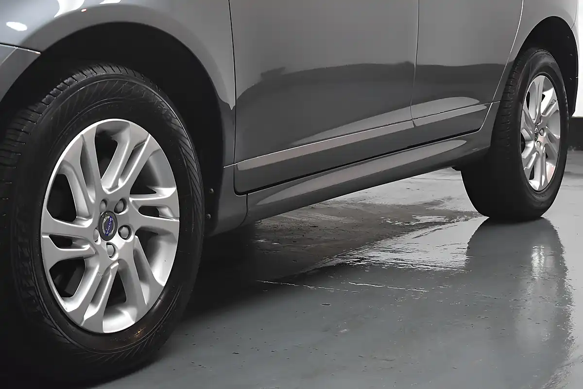 Used 2017 Volvo XC60 Se Nav Osmium Grey - Interior and Exterior details 8