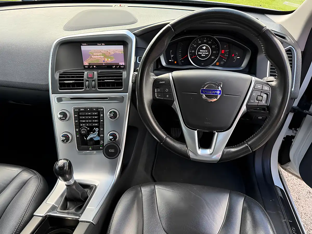 Used 2017 Volvo XC60 Se Nav White - Interior and Exterior details 10