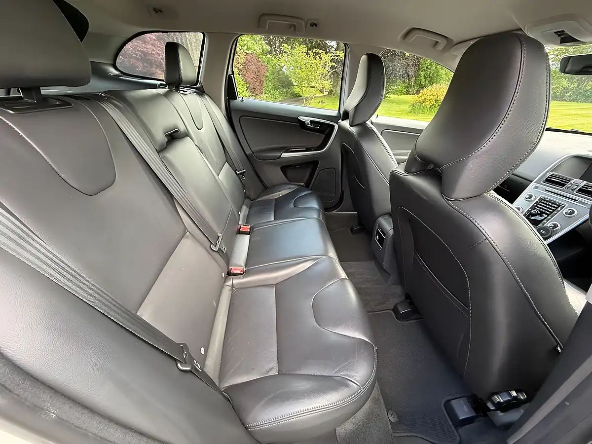 Used 2017 Volvo XC60 Se Nav White - Interior and Exterior details 17