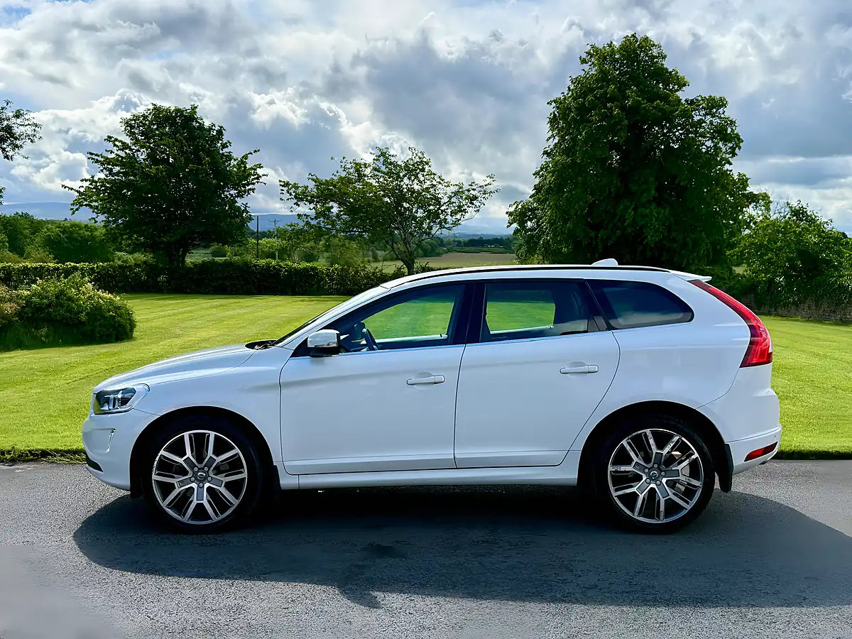Used 2017 Volvo XC60 Se Nav White - Interior and Exterior details 3