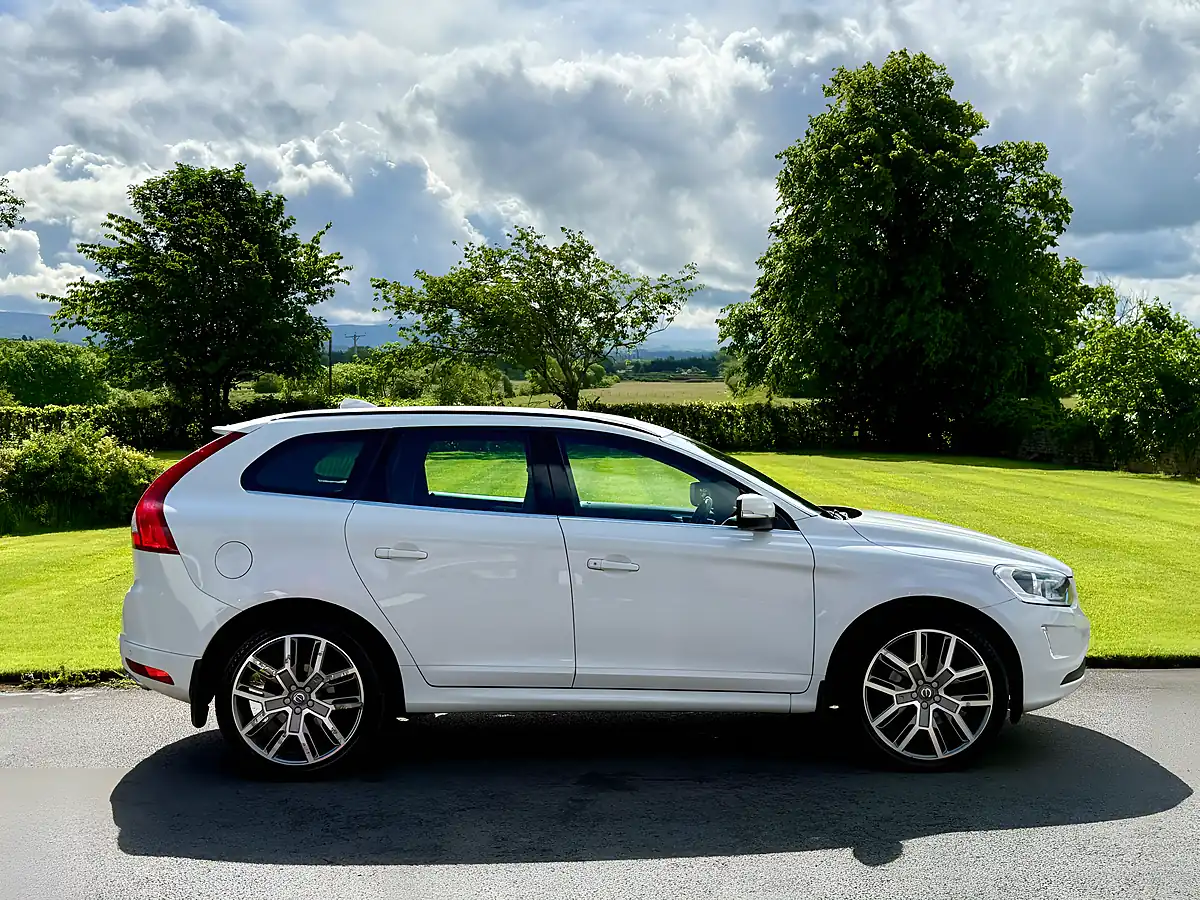 Used 2017 Volvo XC60 Se Nav White - Interior and Exterior details 4