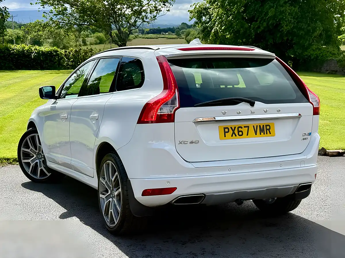 Used 2017 Volvo XC60 Se Nav White - Interior and Exterior details 8