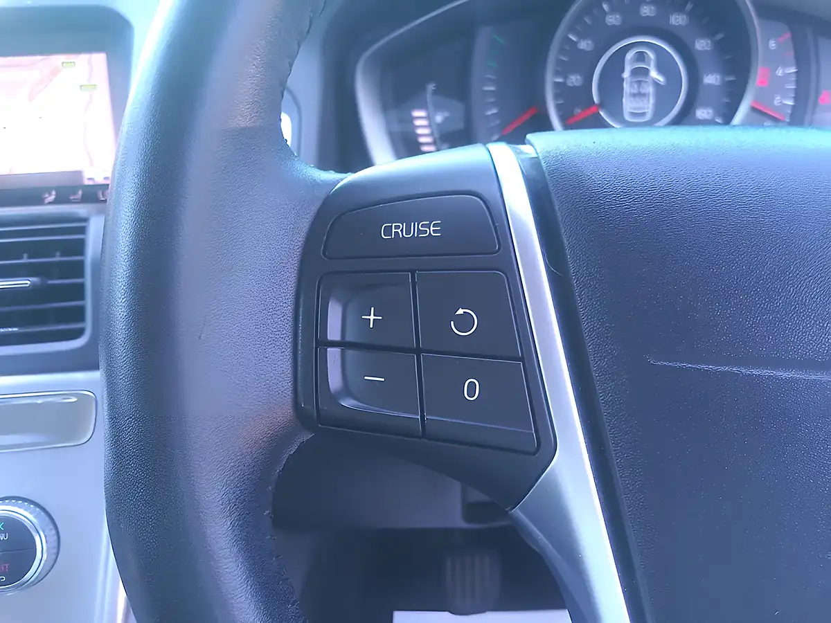 Used 2017 Volvo XC60 Se Nav White - Interior and Exterior details 11