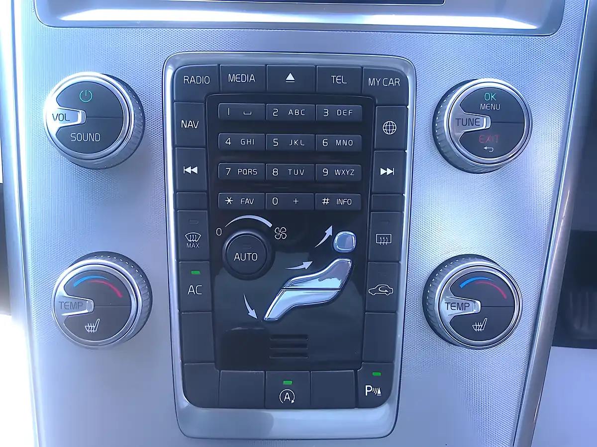 Used 2017 Volvo XC60 Se Nav White - Interior and Exterior details 14