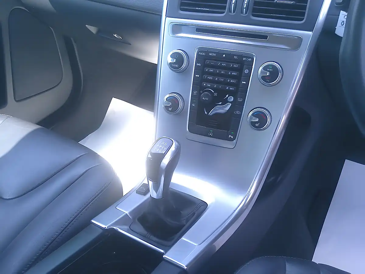Used 2017 Volvo XC60 Se Nav White - Interior and Exterior details 15